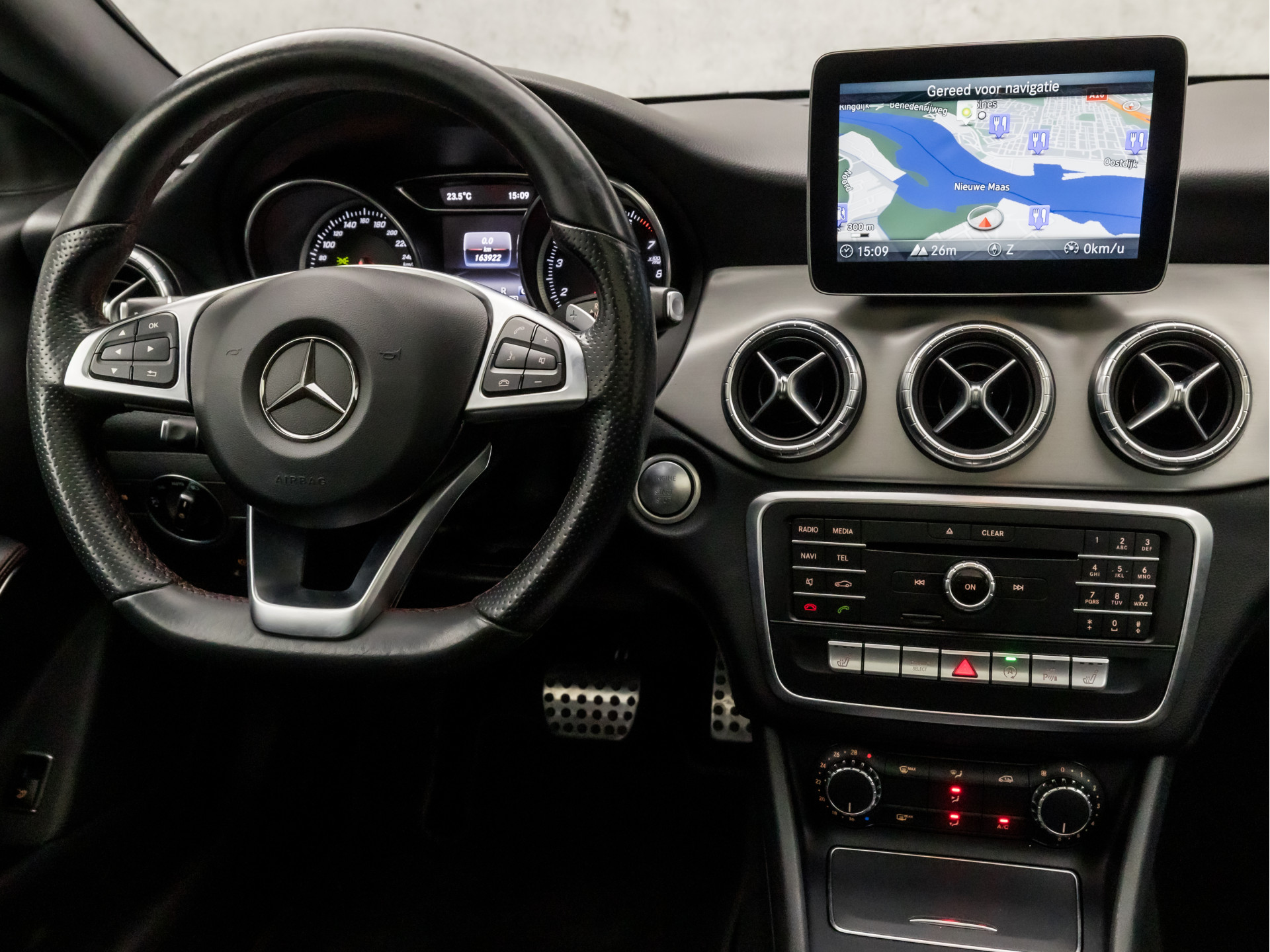 45804153-6.jpg
